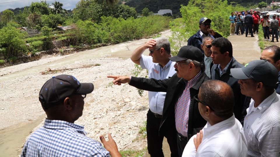 Danilo da seguimiento impacto de lluvias: recorre provincias afectadas y supervisa asistencia