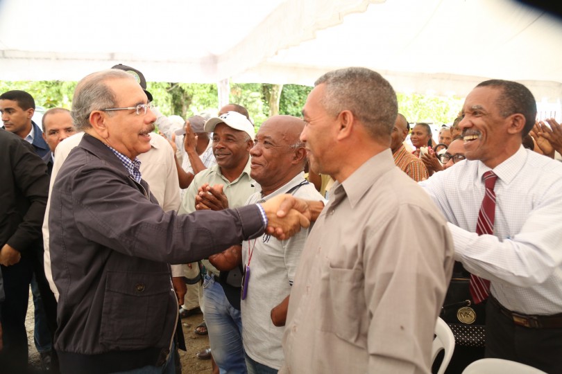 Danilo Medina apoya a cacaocultores de Villa Altagracia para agregar valor a productos