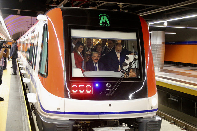 Presidente Danilo Medina: “Estamos dignificando la vida de la gente. Eso es lo que constituye esta nueva línea del Metro de Santo Domingo”  