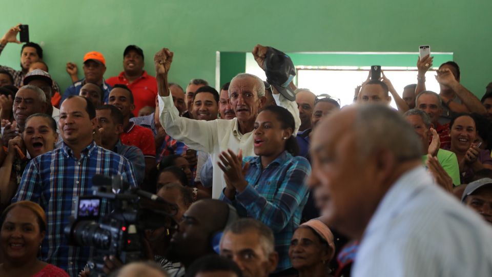  Danilo Medina: “Cualquier cosa que haga por productores de Manuel Bueno, vale la pena”