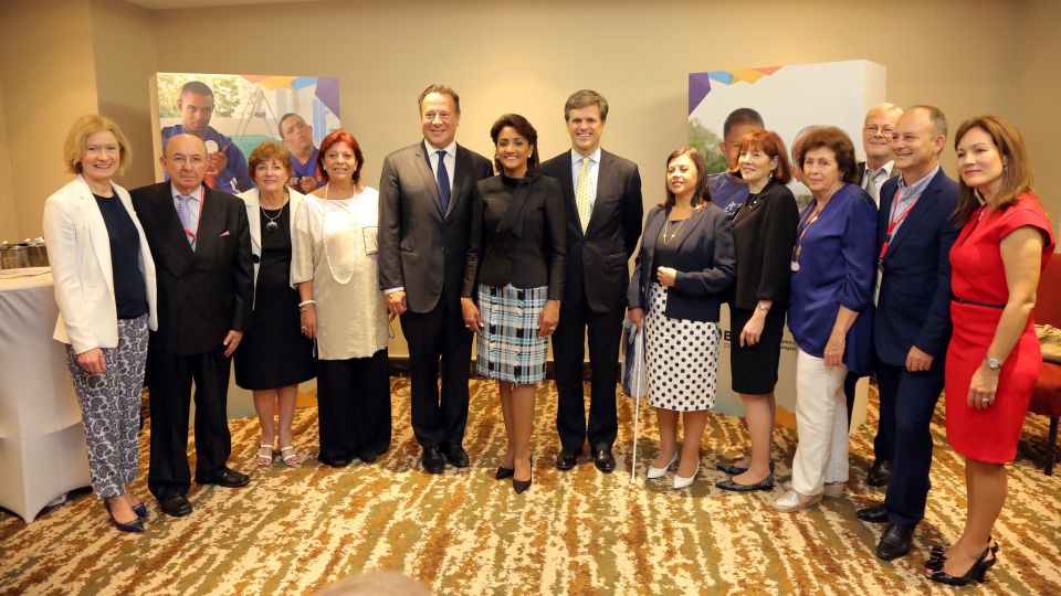 El presidente de Panamá, Juan Carlos Varela, apoyó la solicitud de la primera dama Cándida Montilla de Medina. 