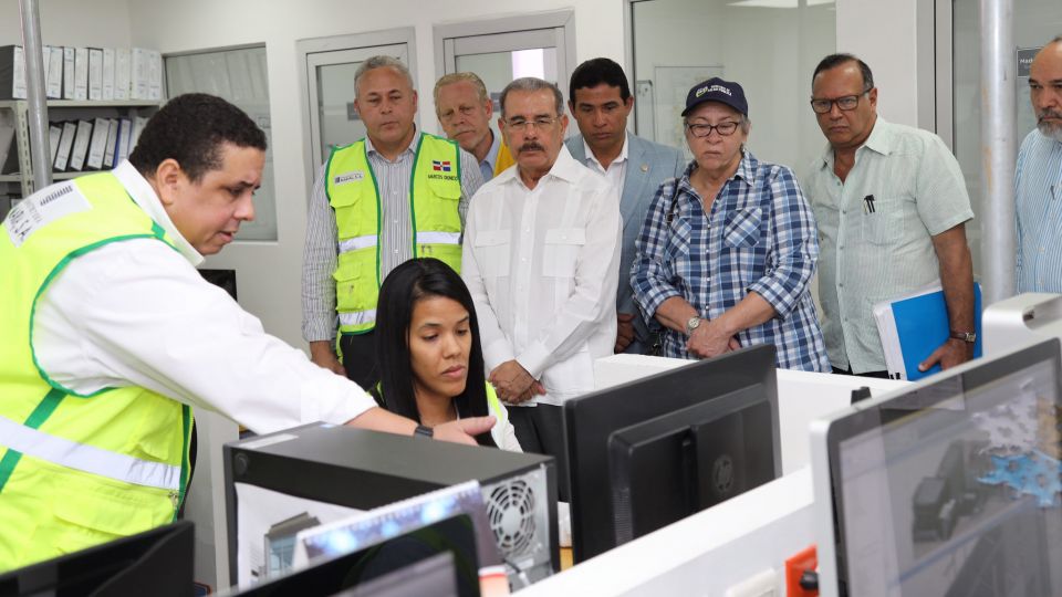 Visita Sorpresa: Danilo recibe explicaciones avances Ciudad Sanitaria Luis Eduardo Aybar