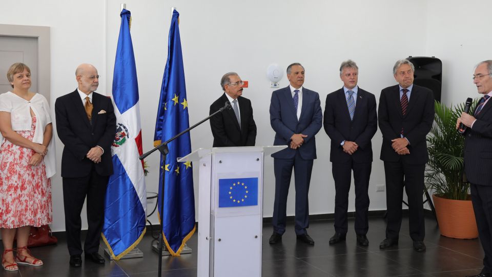 UE felicita a Danilo Medina por manejo de la economía. Presidente asiste inauguración nueva sede