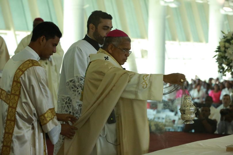 Presidente Danilo Medina asiste a ordenación episcopal nuevos arzobispos auxiliares de Santo Domingo