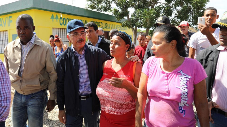 Diálogo franco con autoridades y comunitarios: Danilo da seguimiento a proyecto en Villa Fundación