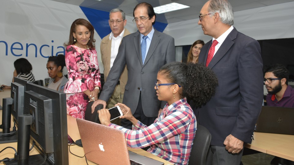 Gustavo Montalvo visita centros de innovación en Parque Cibernético