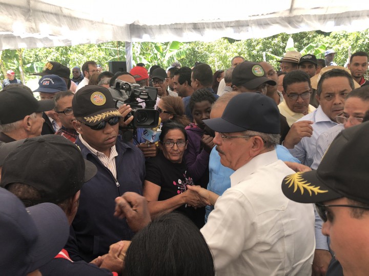 Danilo fomenta exportación mango banilejo. Pequeños productores reciben apoyo para empacadora