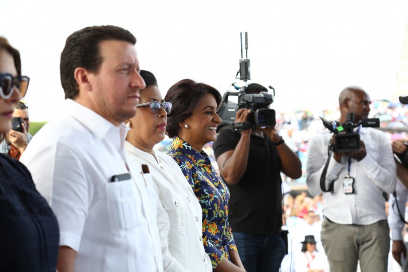 Miles participan de la celebración de Corpus Christi en explanada Faro a Colón; Primera Dama asiste