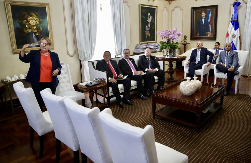 Danilo Medina se reúne con funcionarios para tratar acciones contra sequía y situación de presas