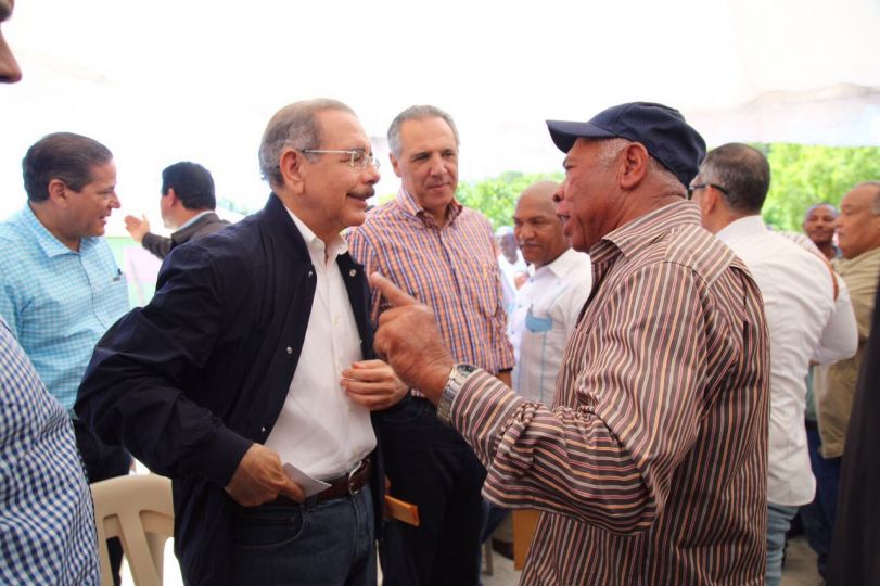 Presidente Danilo Medina visita Sabana Cruz, Bánica, donde lleva apoyo a cinco asociaciones