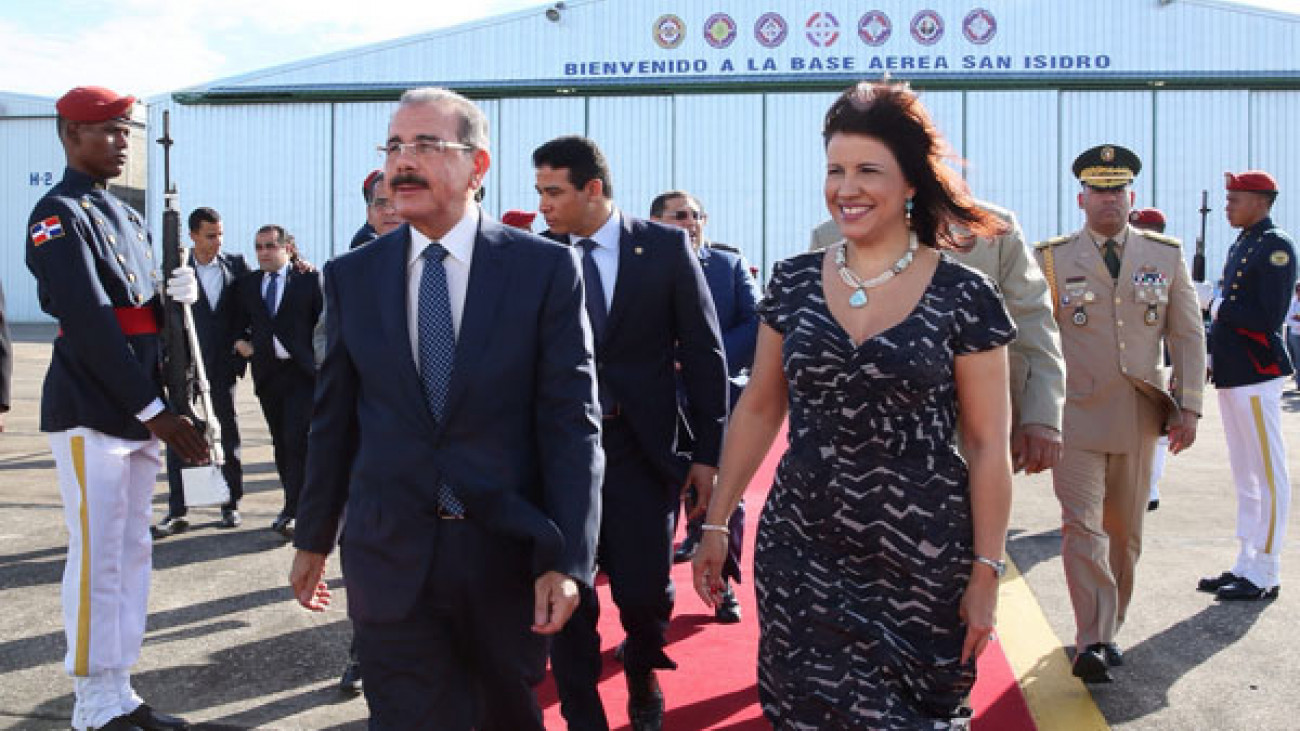 Danilo Medina saliendo del país