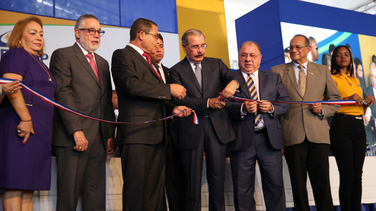 Presidente Danilo Medina durante el corte de cinta de los nuevos telleres del INFOTEP