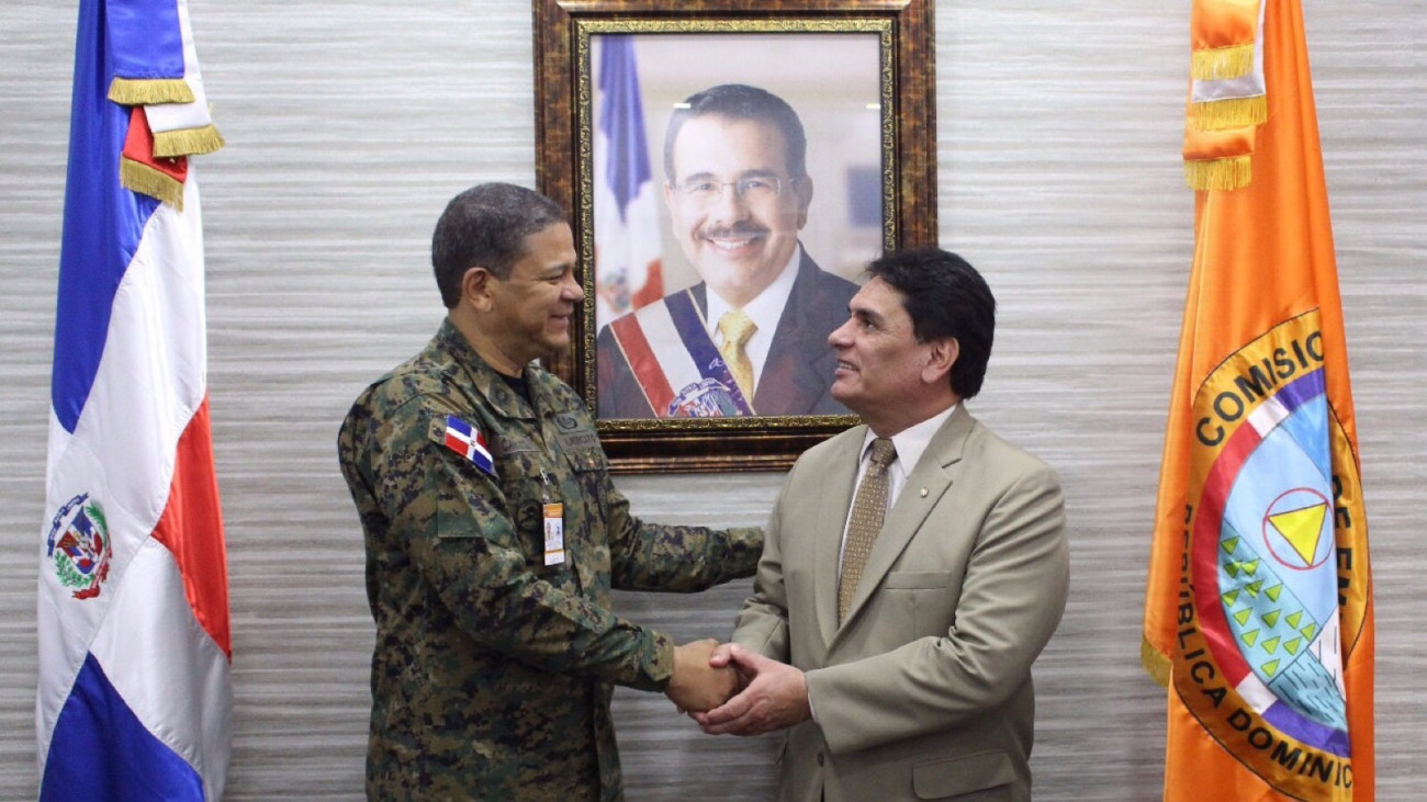 GB Rafael Carrasco ERD junto a embajador Paraguay, Pedro Sánchez Leguizamón.