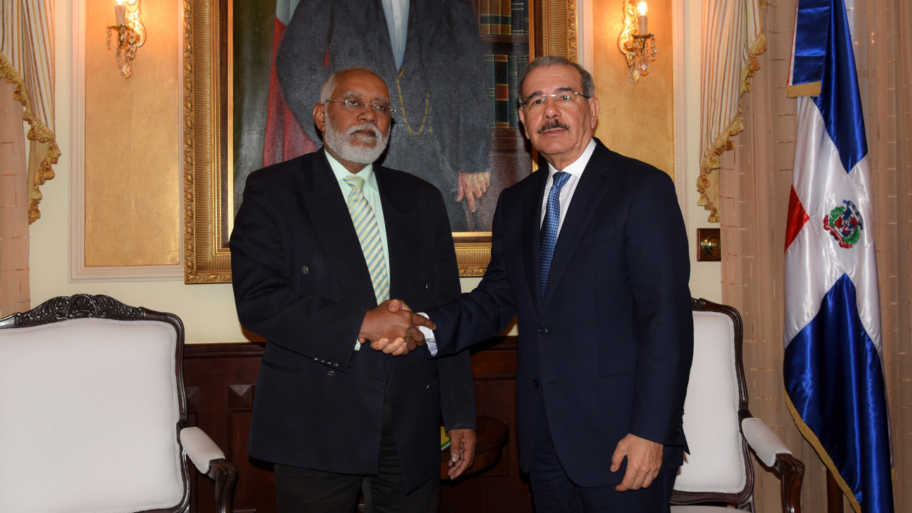 Danilo Medina recibe visita de cortesía del presidente del Colegio Médico Dominicano, Wilson Roa