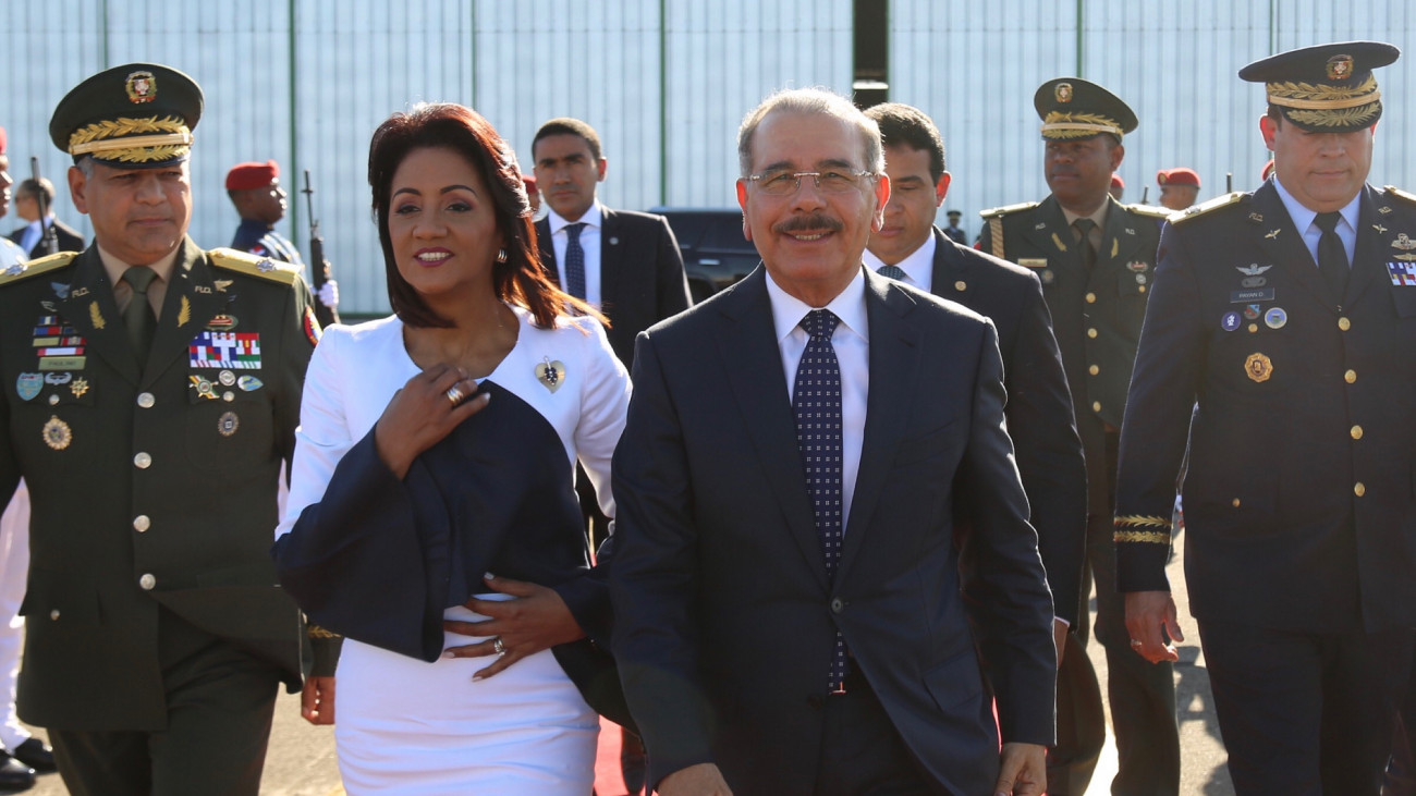 Danilo Medina sale hacia Lima, Perú, rumbo a III Cumbre Empresarial y VIII Cumbre de las Américas