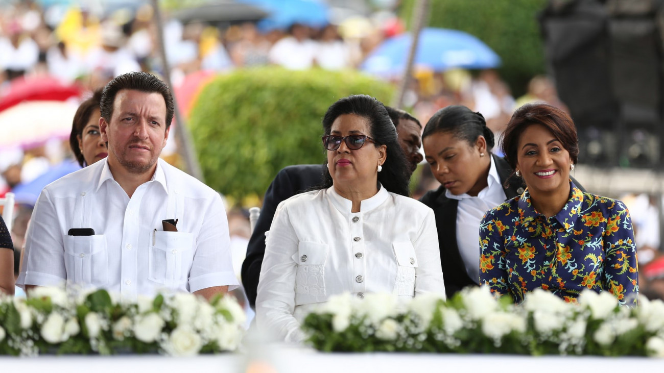 Miles participan de la celebración de Corpus Christi en explanada Faro a Colón; Primera Dama asiste   