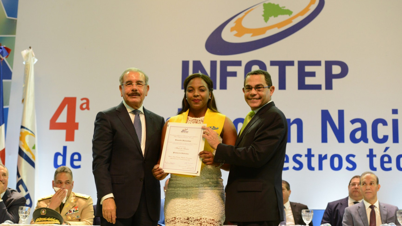 Presidente Danilo Medina encabeza Cuarta Graduación Nacional de Técnicos y Maestros Técnicos del INFOTEP