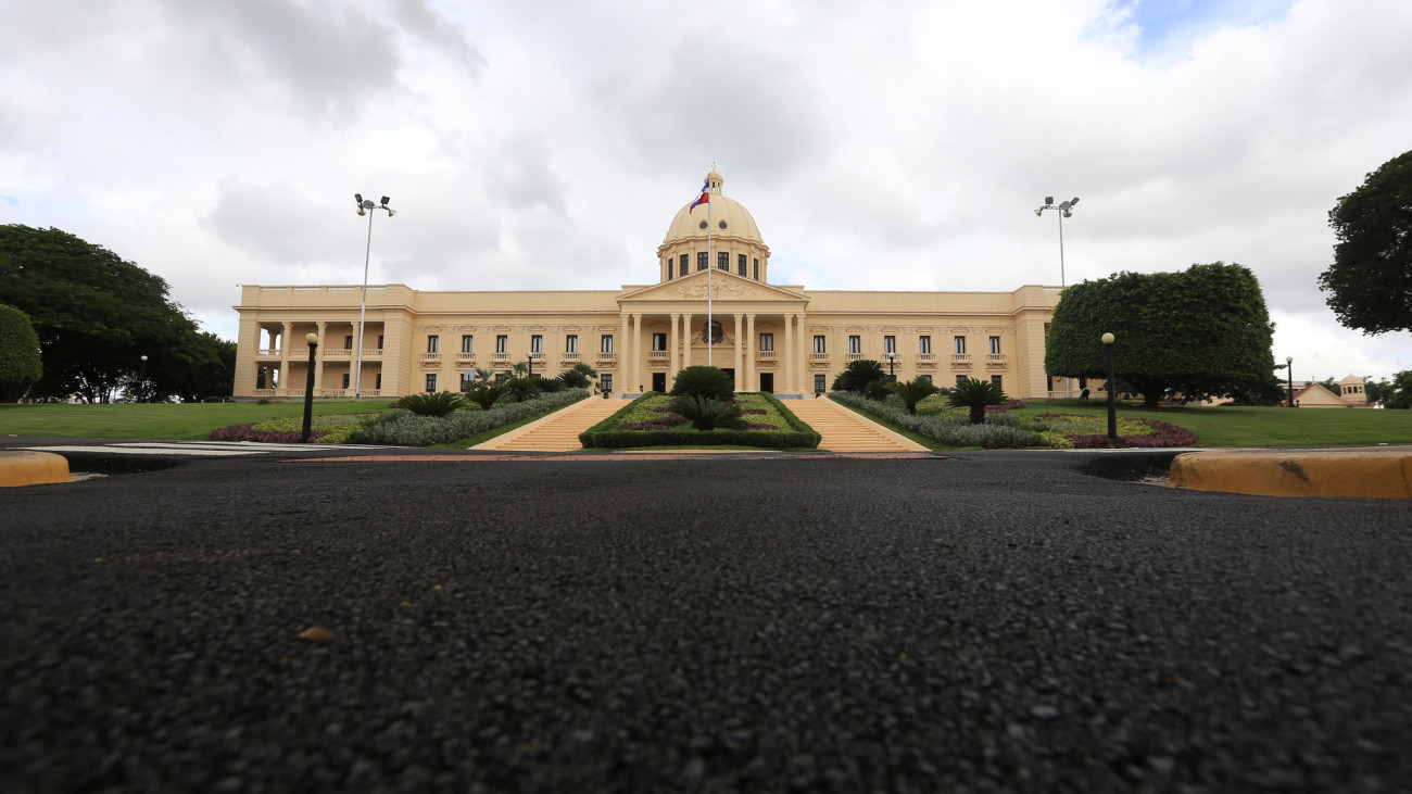 Fachada frontal Palacio Nacional, República Dominicana