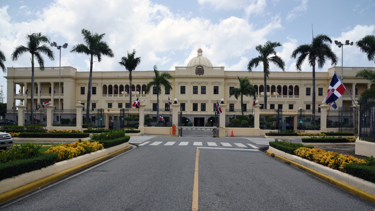 Fachada frontal Palacio Nacional, República Dominicana