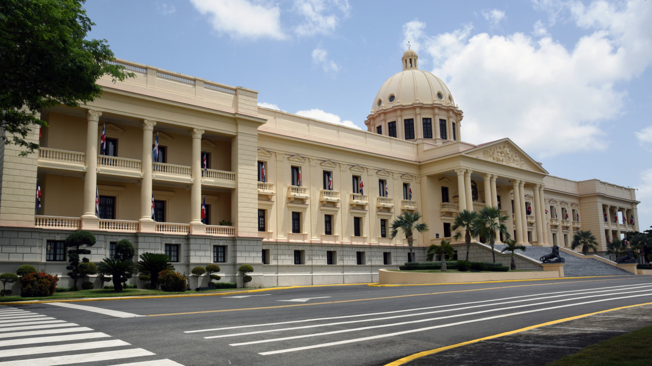 Fachada frontal Palacio Nacional, República Dominicana