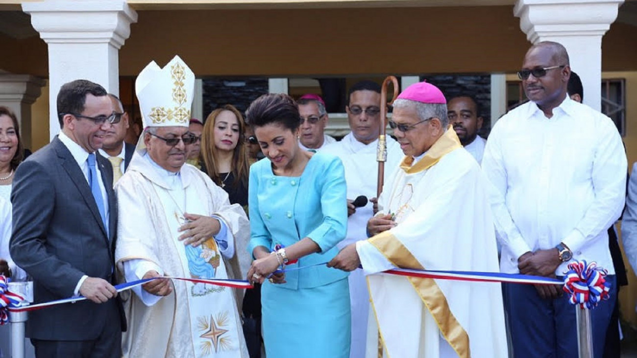 Primera dama en eucaristía 40 años de ordenación Benito Ángeles e inauguración oficinas Vicaría Episcopal