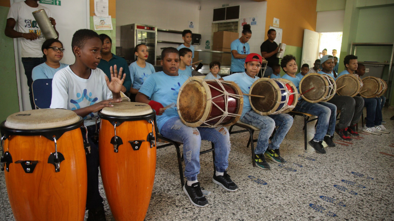 Niños y adolescentes del programa Ángeles de la Cultura muestran su talento artístico en barrios al concluir año escolar