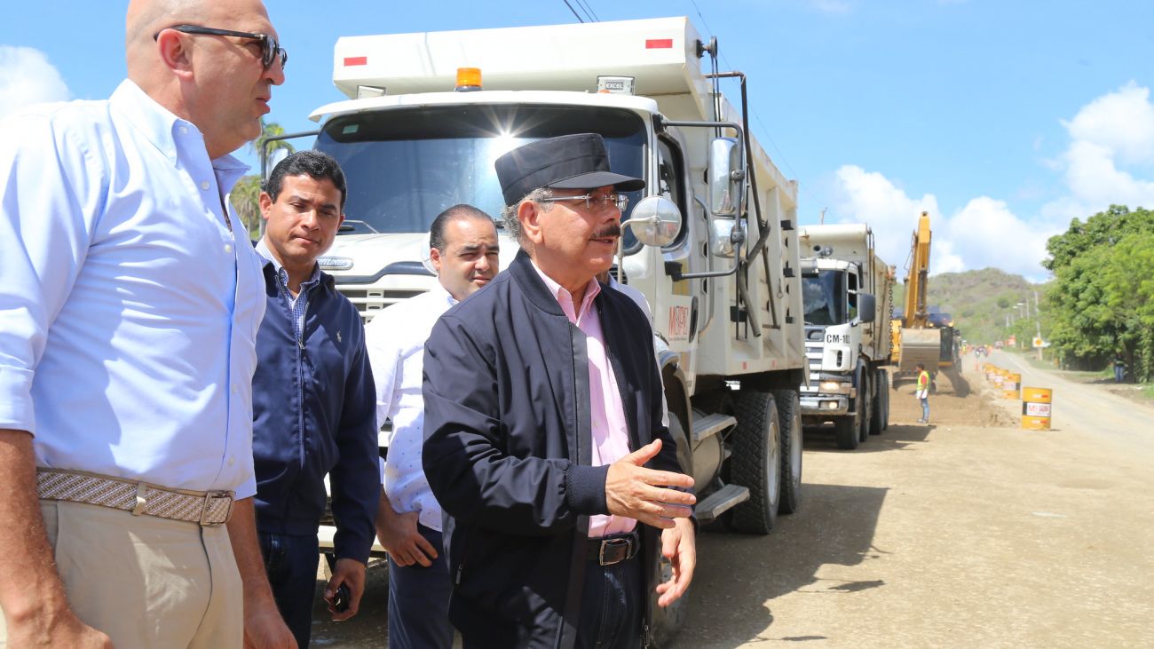 Danilo Medina supervisa carreteras Navarrete-Puerto Plata y Turística