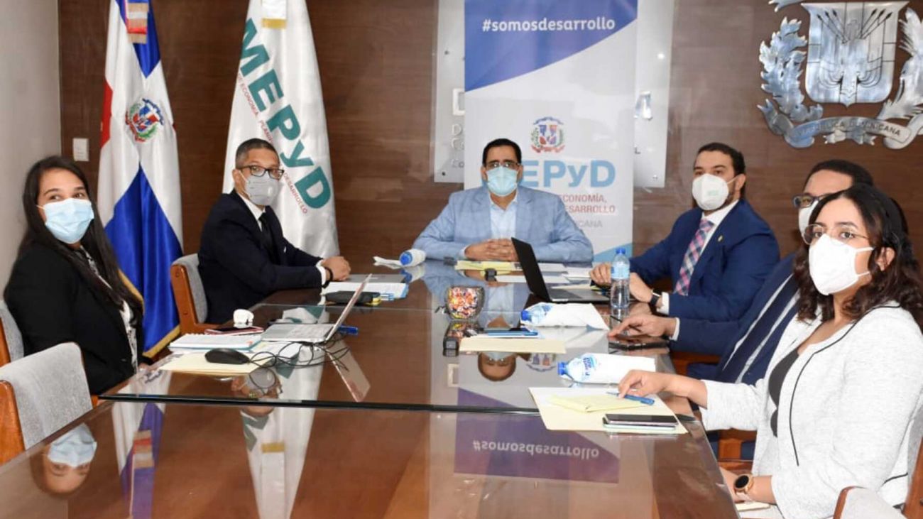 El ministro de Economía, Planificación y Desarrollo, Juan Ariel Jiménez, pasó balance con representantes de la cooperación internacional en el país sobre la cooperación recibida desde el inicio de la pandemia del coronavirus.