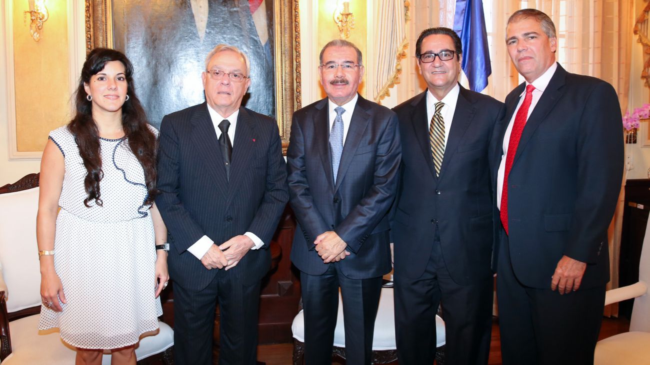 Danilo Medina, Eusebio Leal, Carlos Jesús de la Nuez, Iván Grullón y Omar Ventur