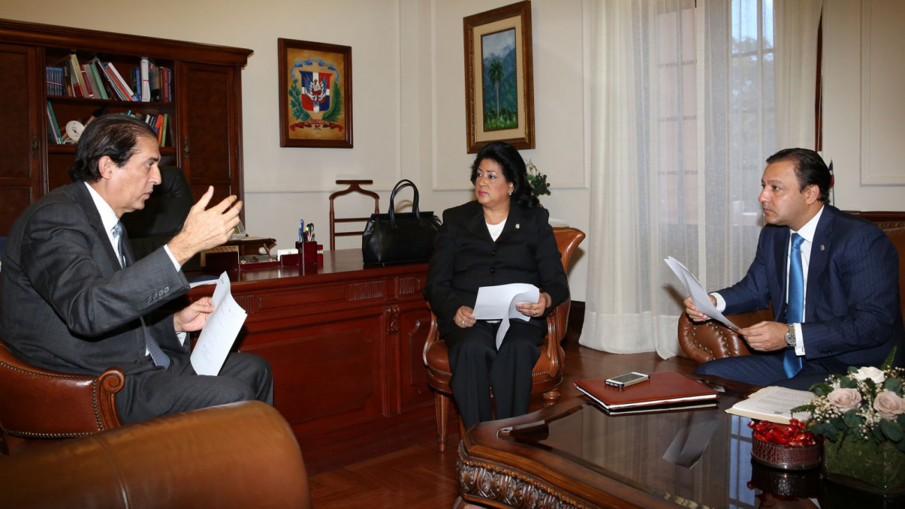 Ministro de la Presidencia, Gustavo Montalvo junto a los presidentes del Senado, Cristina Lizardo y de la Cámara de Diputados, Abel Martínez