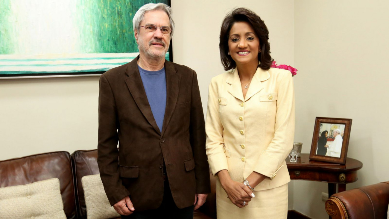 Primera Dama Cándida Montilla de Medina junto a secretario general de (OEI), Paulo Speller 