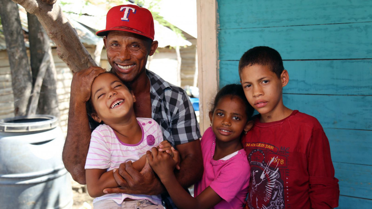 Padre con sus hijos