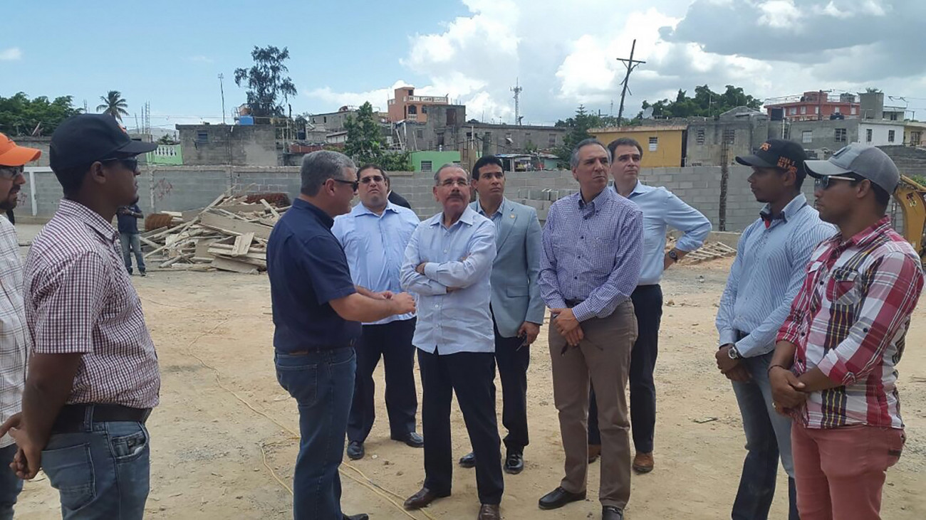 Danilo Medina supervisa obra