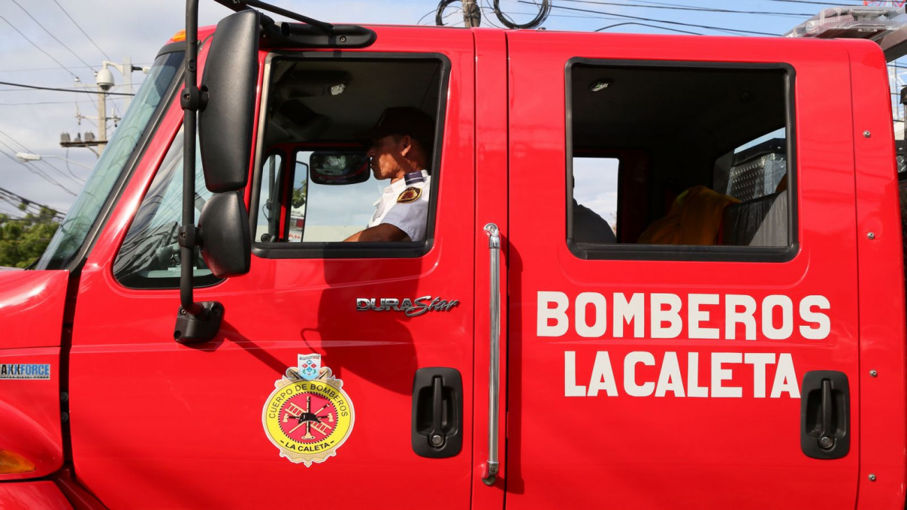 Camión del Cuerpo de Bomberos de La Caleta