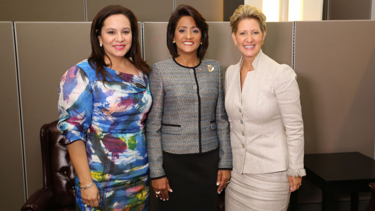 Cándida Montilla de Medina, junto a sus homólogas de Panamá, Lorena Castillo de Valera, y de Honduras, Ana García de Hernández