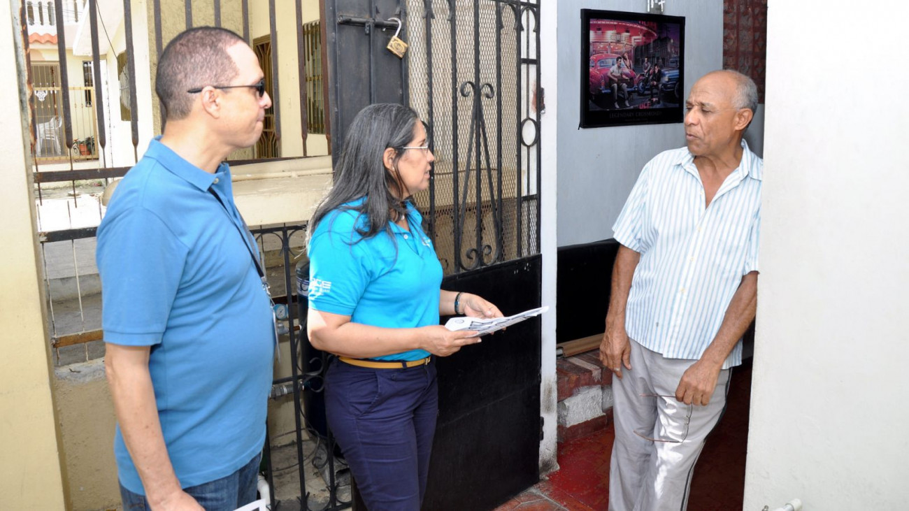 Maritza Hernández durante jornada prevención contra Dengue 