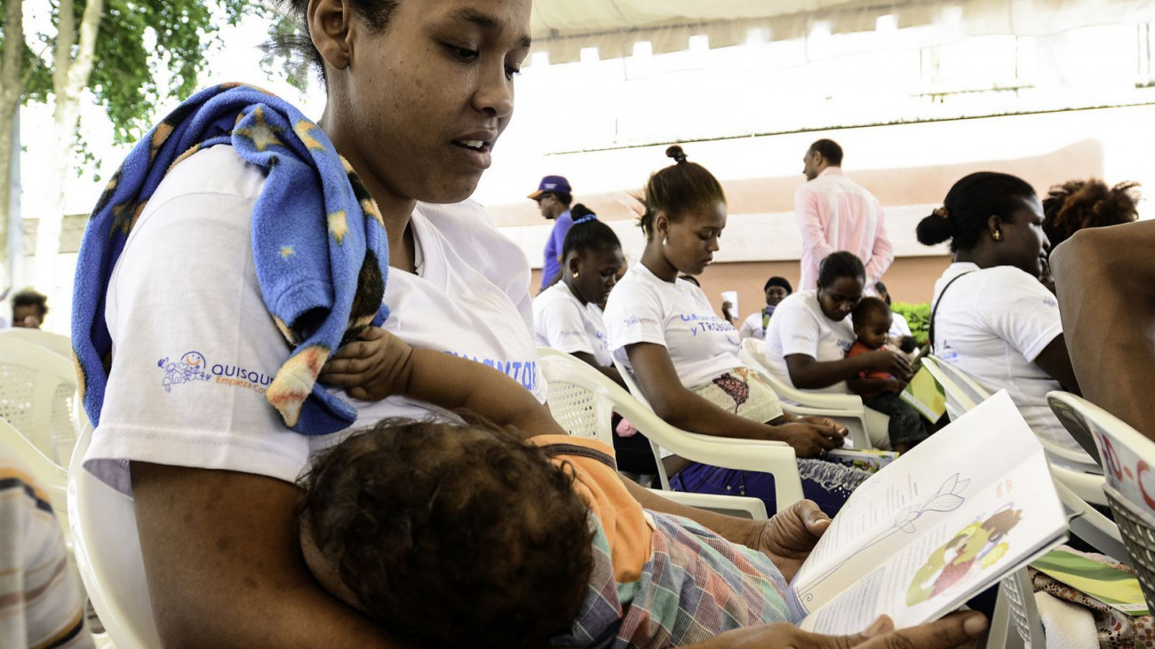 Mujeres reciben orientación sobre lactancia