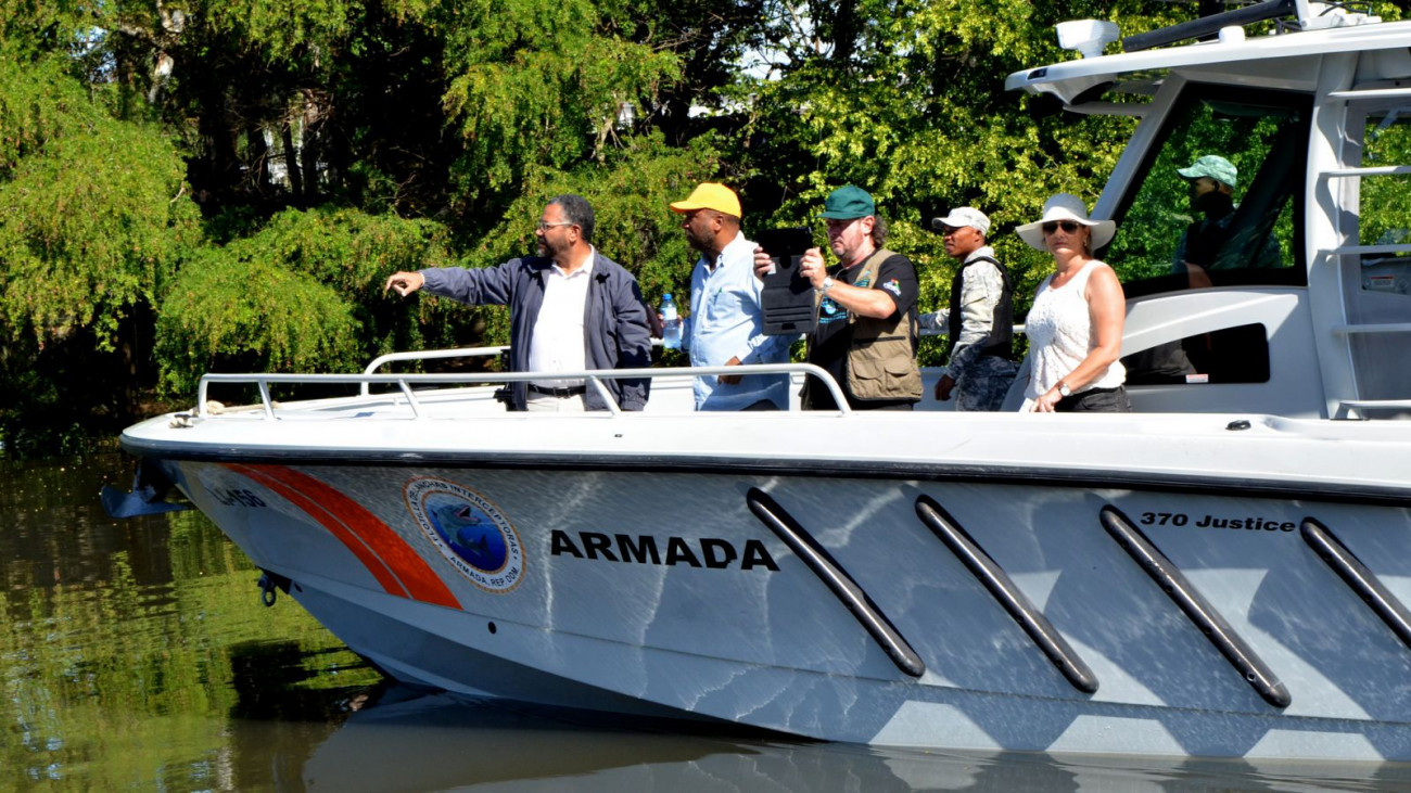 Delegación brasileña recorre ríos Ozama e Isabela.