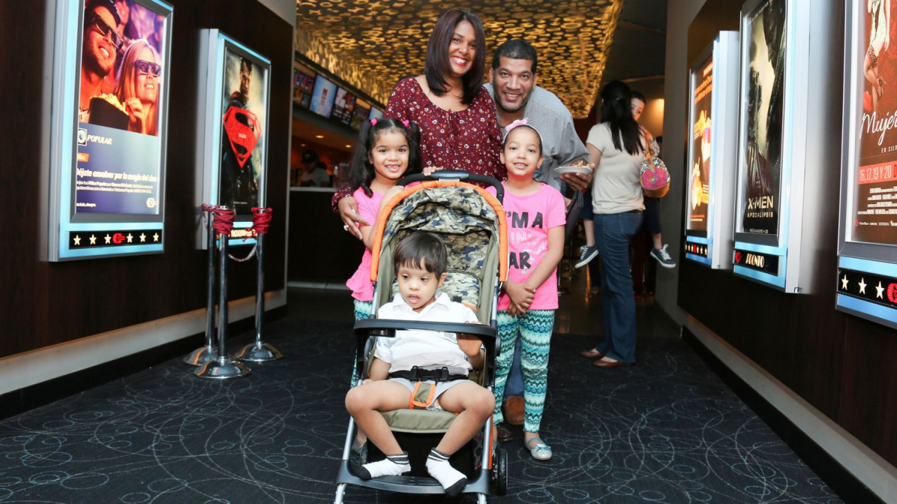 Niños del CAID y sus familias disfrutan de “Cine para todos”