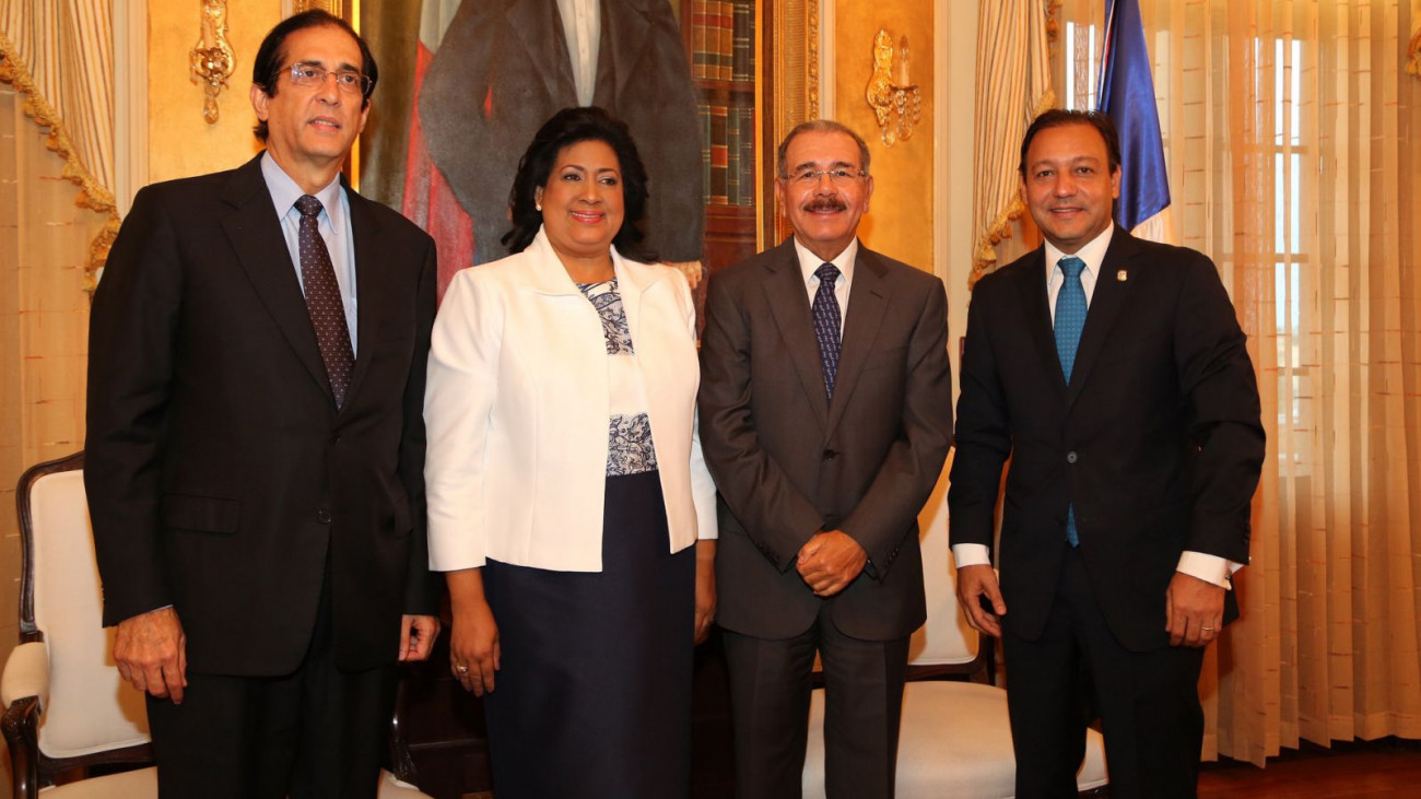 Danilo Medina junto a presidentes de cámaras legislativas 