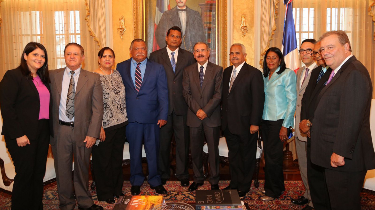 Miembros de la JAD junto a Danilo Medina 