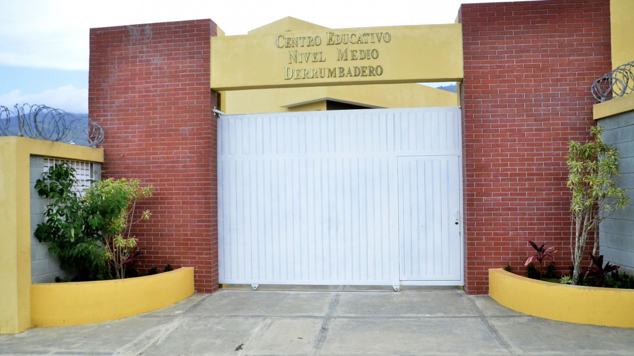 Centro Educativo Nivel Medio Derrumbadero, San Juan