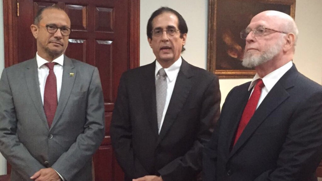 gustavo Montalvo y el ministro de Cultura, Pedro Vergés 