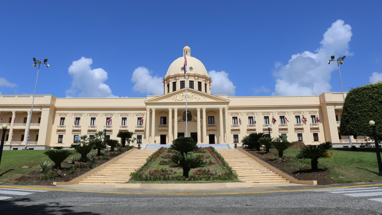 Fachada frontal Palacio Nacional, República Dominicana