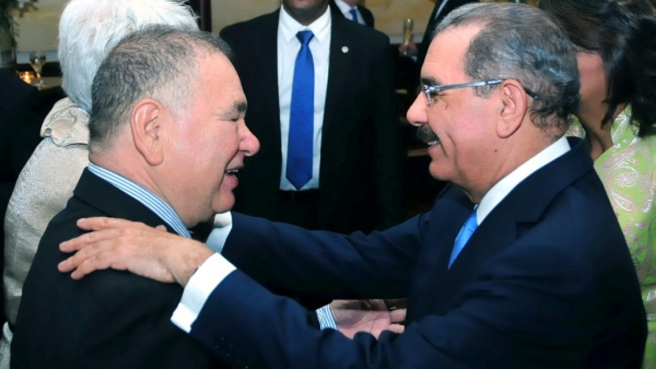 Danilo Medina junto a Raúl Yzaguirre