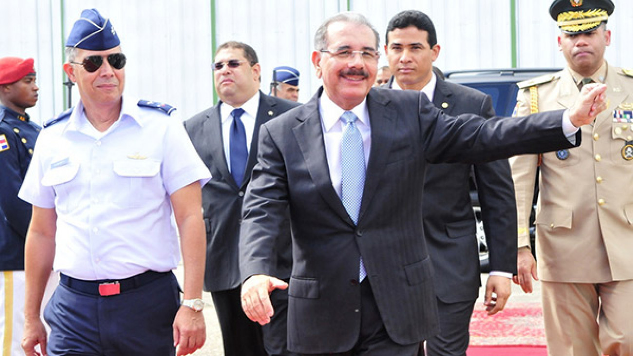 Danilo Medina sale a México.