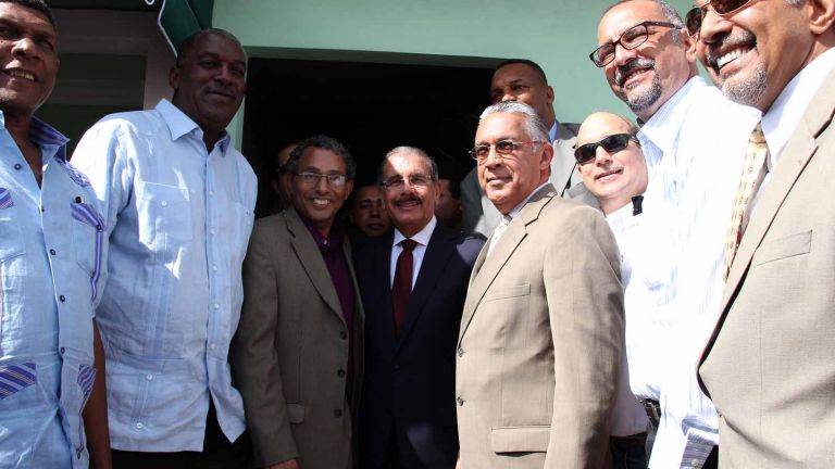 Presidente Danilo Medina junto a grupo de peloteros