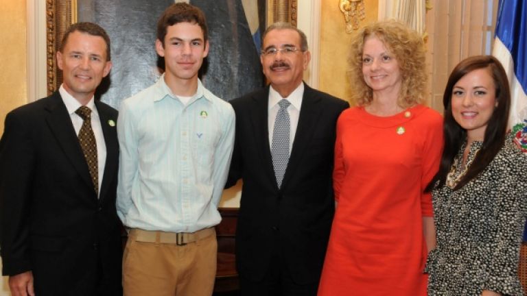 Danilo Medina recibe a integrantes de la Fundación  Orphan’s Heart