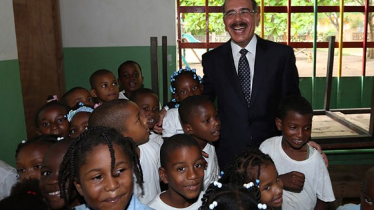 Presidente Danilo Medina comparte con estudiantes 