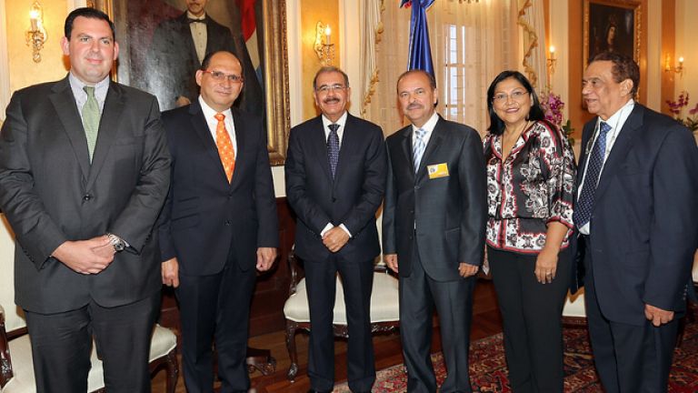Danilo Medina con ejecutivo de Pawa
